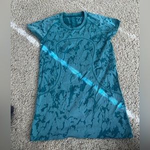 Lululemon workout top